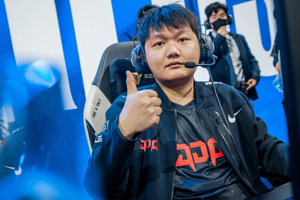 JDG官宣:Yagao确诊新冠1